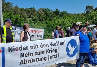 اعتراض شهروندان آلمانی علیه برگزاری رزمایش هوایی ناتو