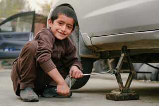 گفت‌وگو با مصطفی اقلیما، پدر مددکاری اجتماعی ایران درباره وضعیت کودکان کار / دورافتاده از دنیای کودکی