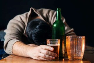 «کوری مطلق و مرگ» در انتظار مصرف کنندگان «الکل»