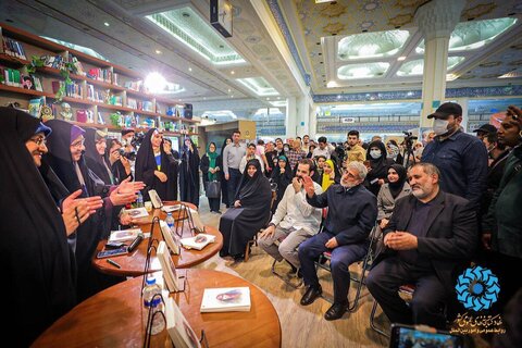 «بیگمان» یکی از پرفروشترینهای نمایشگاه کتاب امسال / شعر معاصر همچنان جزو علایق مردم است