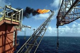 تولید روزانه بیش از ٣٢٠ هزار بشکه نفت در میدان آزادگان