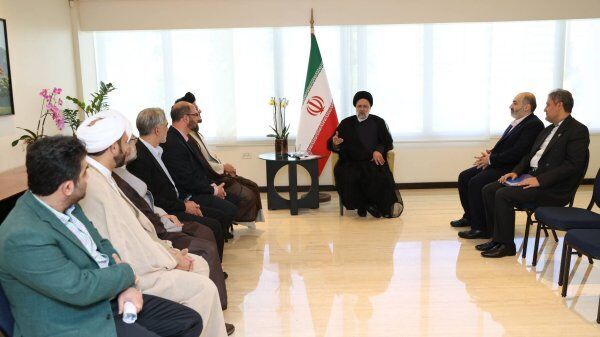 دیدار برخی اعضای تشکل‌های اسلامی و فرهنگی ونزوئلا با آیت‌الله رئیسی