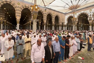 اقامه نماز جماعت در مسجد النبی