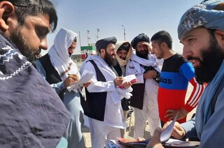 انتقال ۱۷۸ زندانی افغانستانی به کشورشان، از مرز دوغارون تایباد