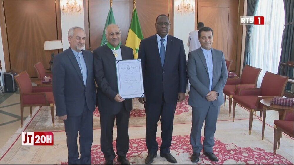 اعطای عالی ترین نشان ملی به سفیر ایران در سنگال
