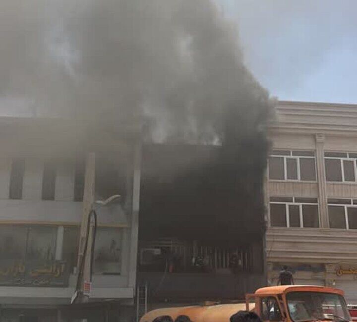 آتش سوزی در بازار گناوه مهار شد