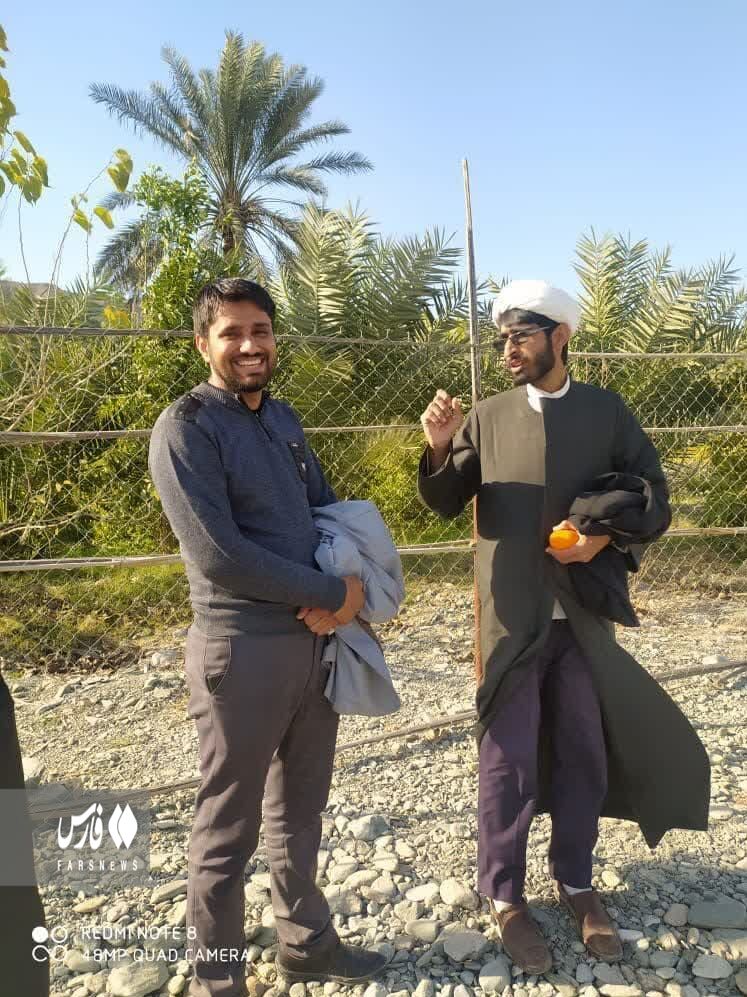 طلبهای که برای خدمت به مردم، کپرنشین شد