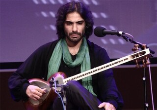 فیلم | تارنوازی علی قمصری در کنار نیروگاه برق دماوند