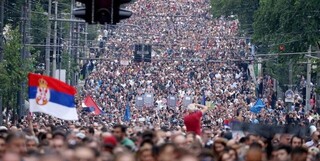 صربستانی‌ها خواستار برکناری رئیس‌جمهور خود شدند