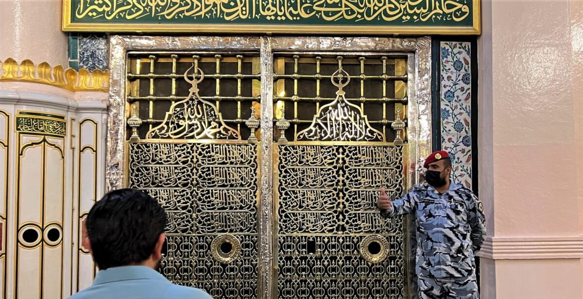 نزدیک شدن و لمس ضریح پیامبر(ص) همچنان ممنوع است