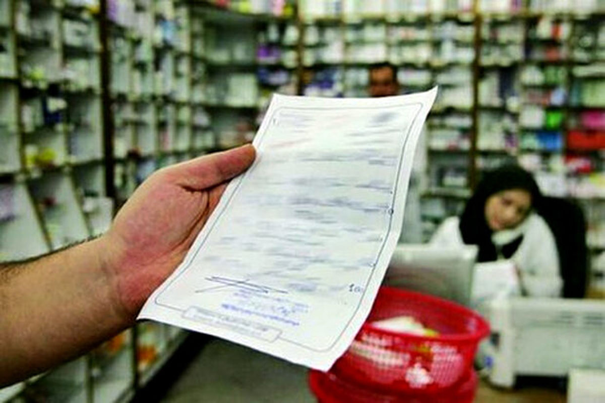 معاون سازمان بیمه سلامت: ۸ هزار پزشک هنوز نسخه کاغذی می‌نویسند