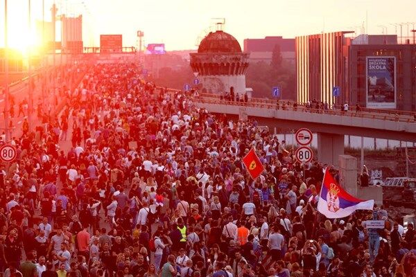 صربستانیها خواستار برکناری رئیسجمهور خود شدند