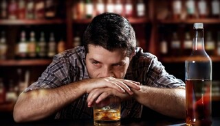 نتیجه مطالعات محققان ایتالیایی؛ مصرف الکل روند پیشرفت بیماری آلزایمر را تسریع می‌کند