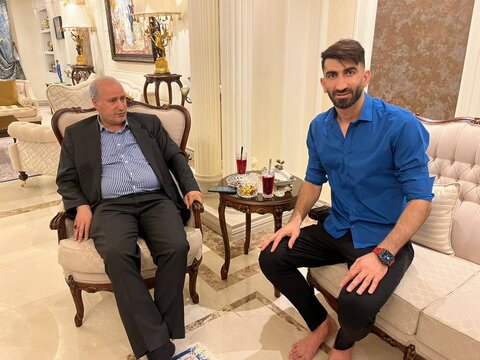 عکس| تاج سرانجام به عیادت بیرانوند رفت!