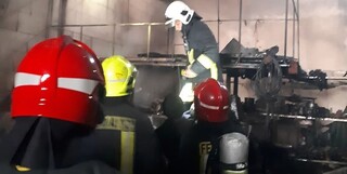 مهار آتش در کارخانه تولید لاستیک مرودشت