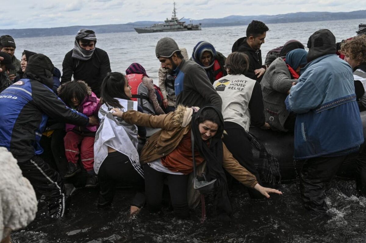 نجات جان ۱۴ پناهجو در دریای اژه توسط گشت ساحلی ترکیه