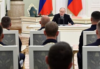 تاکید پوتین بر نقش نظامیان روسیه در جلوگیری از جنگ داخلی