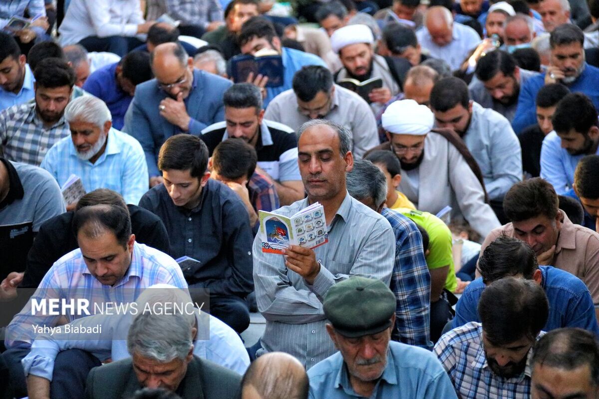 طنین دعای پرفیض عرفه در گلستان