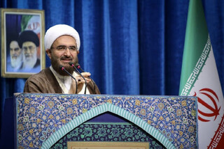 خطیب نماز جمعه تهران: دولت‌های اسلامی برخوردپشیمان کننده‌ای باهتاکان قرآن داشته باشند