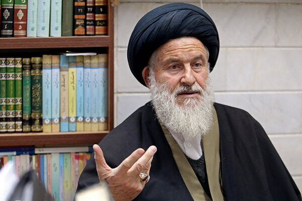 استاد حوزه: نقش رهبر معظم انقلاب در حفظ دین و نظام بی‌بدیل است