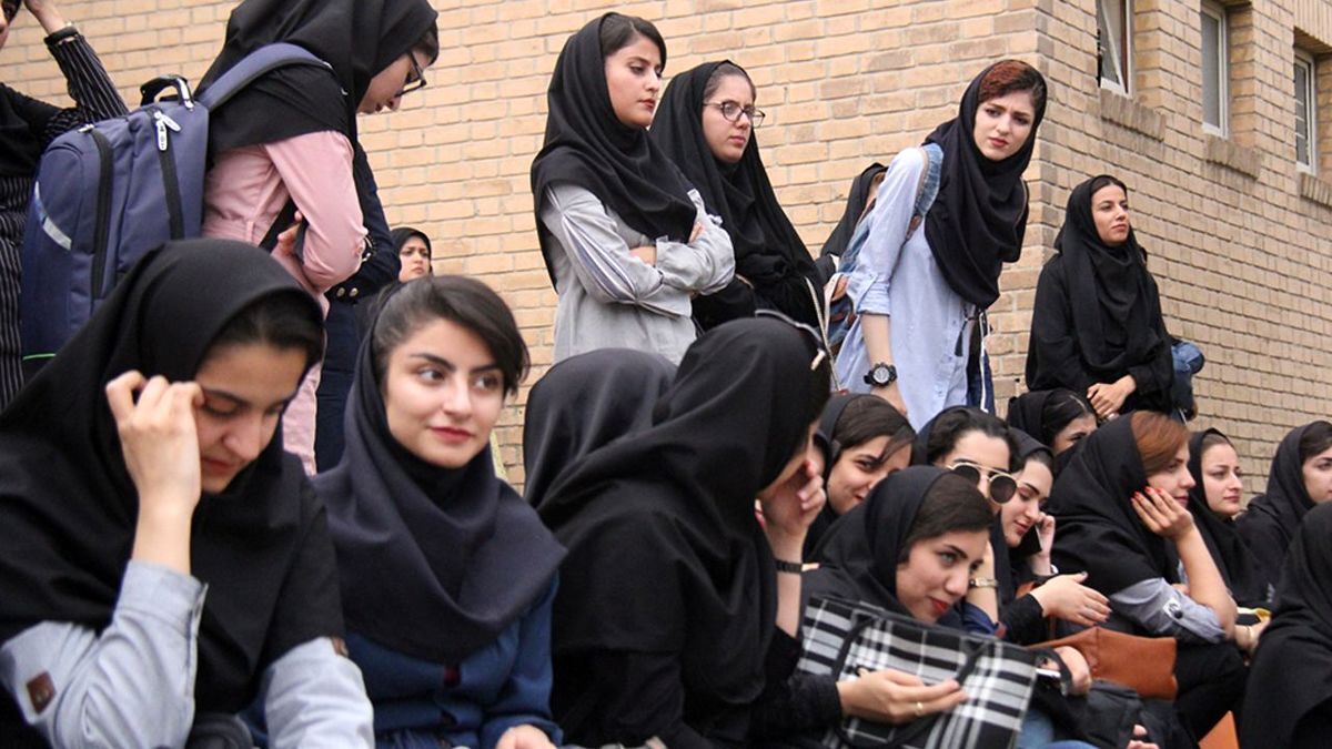 یک مقام مسئول عنوان کرد: توصیه‌نامه سیاستی عفاف و حجاب در دانشگاه ها در دستورکار قرار گرفت
