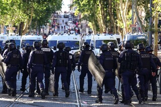 پلیس فرانسه در درگیری با معترضان مارسی ۱۴ نفر را بازداشت کرد