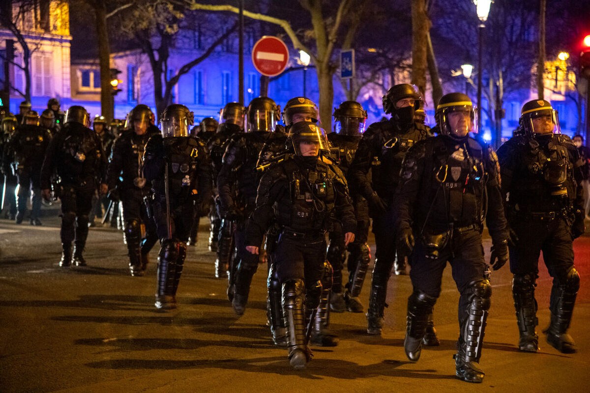 فرانسه در ششمین شب اعتراضات هم روی آرامش ندید / پاریس در آتش خشم معترضان