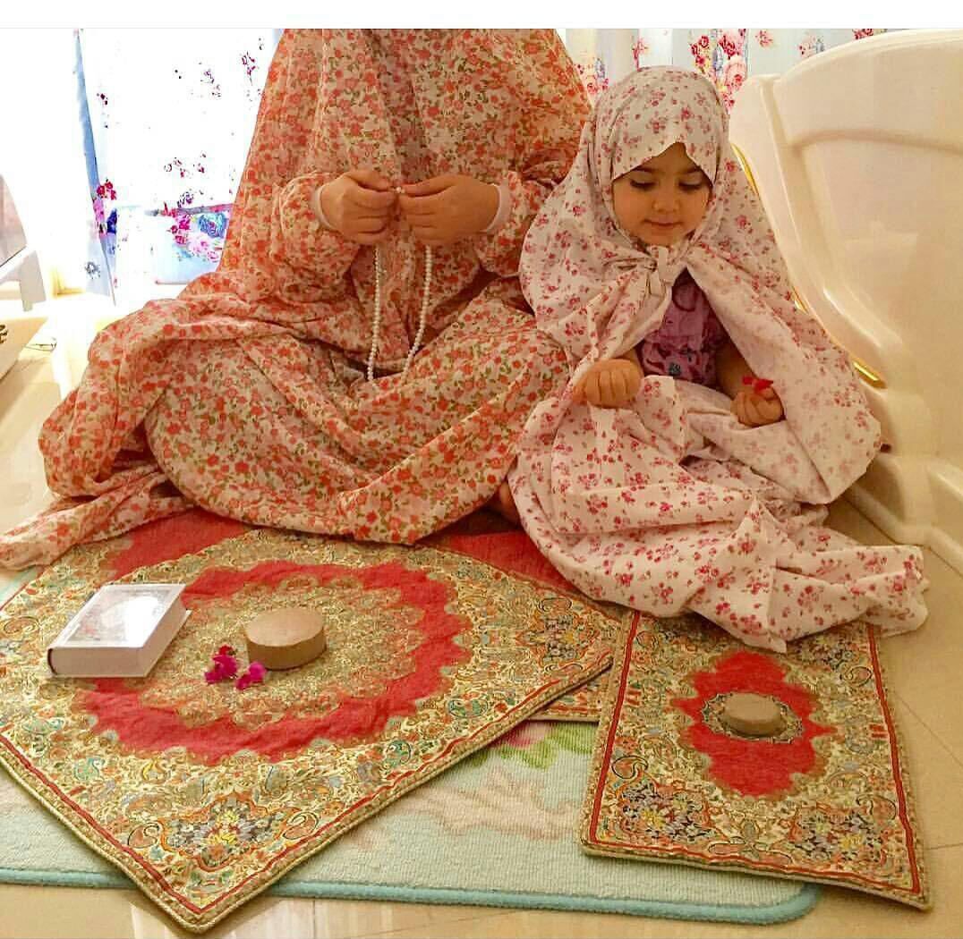 چگونه به کودکم بگویم مادرها هر روز نماز نمیخوانند؟