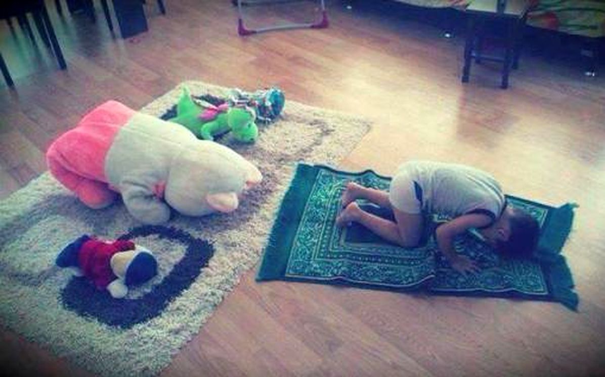 چگونه به کودکم بگویم مادرها هر روز نماز نمیخوانند؟