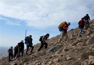 کوهپیمایی ۳ هزار نفر از خانواده‌های بازنشسته سپاه پاسداران در ارتفات شمال تهران