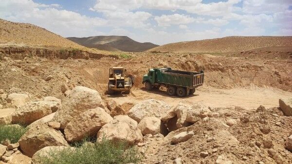 سارقان شن و ماسه از رودخانه چکودر سرخس به دام افتادند