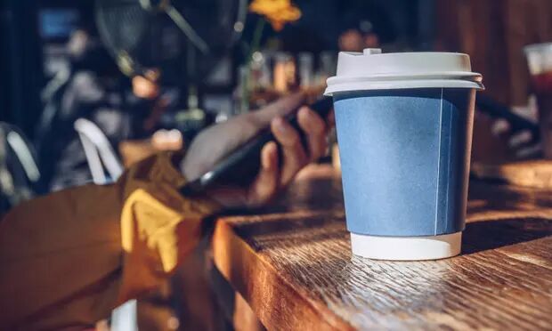 چگونه قرار گرفتن در معرض میکروپلاستیکهایی که در هوا، غذا و آب هستند را کاهش دهیم؟