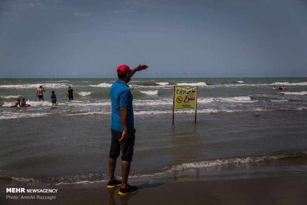 ۳۴ نفر از غرق شدگی در دریای نوشهر نجات یافتند