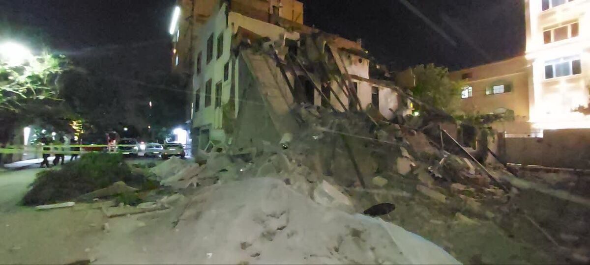  یک منزل مسکونی ۳ طبقه در بولوار توس مشهد به دلیل گودبرداری فروریخت