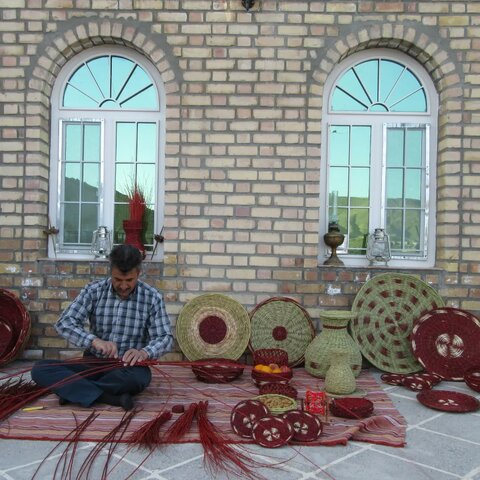 من شکستناپذیرم / چند ساعت با کاظم فروتنراد، گچکار نمونهای که ترکهبافی روستایشان را احیا کرده است