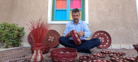 من شکستناپذیرم / چند ساعت با کاظم فروتنراد، گچکار نمونهای که ترکهبافی روستایشان را احیا کرده است