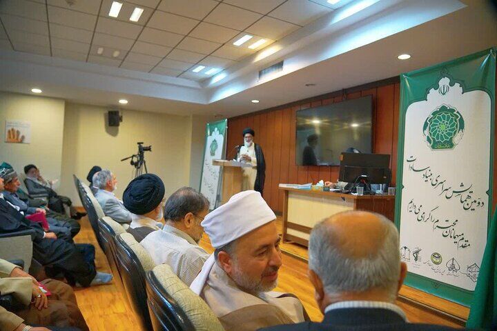 بر اساس آیات قرآن، ملزم به اطاعت و تبعیت از اهل بیت (ع) هستیم