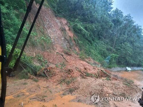 بارش مرگبار باران در کره جنوبی با حداقل ۲۱ کشته+عکس