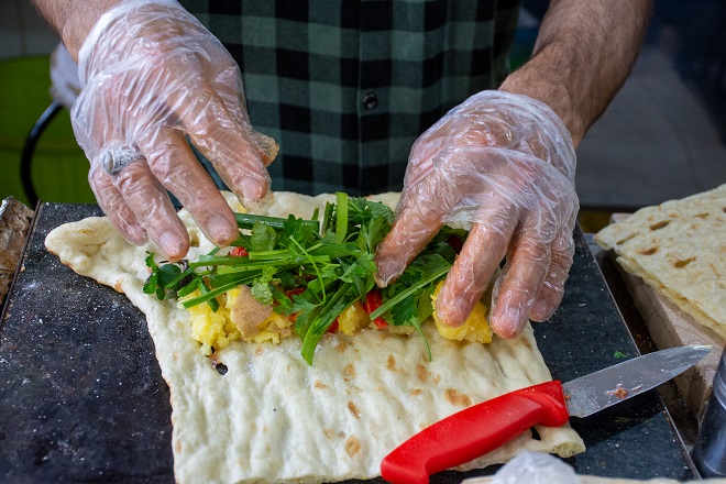 یرآلما کبابی کوچه‌سی/ قصه غذایی که یک راسته را در ارومیه به نام خودش کرده است + عکس