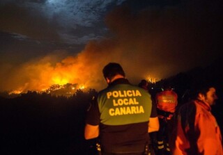 آتش‌سوزی در جزایر قناری اسپانیا بیش از ۵ هزار هکتار زمین را نابود کرد / ۴۰۰۰ نفر  خانه‌های خود را ترک کردند