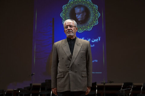 خواننده «مردان خدا» نشان درجه یک هنری دریافت کرد/نکوداشت یک خاطره