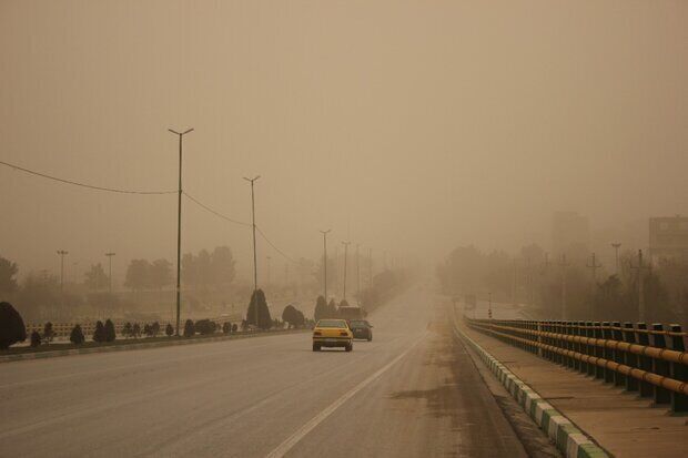 کاهش دید افقی به دلیل گرد و خاک در جاده سرخس - مشهد
