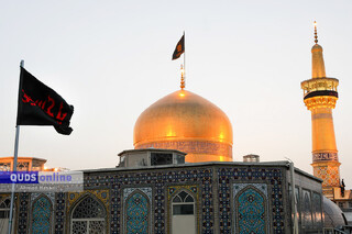 گزارش تصویری I اهتزاز پرچم عزای اباعبدالله درحرم رضوی
