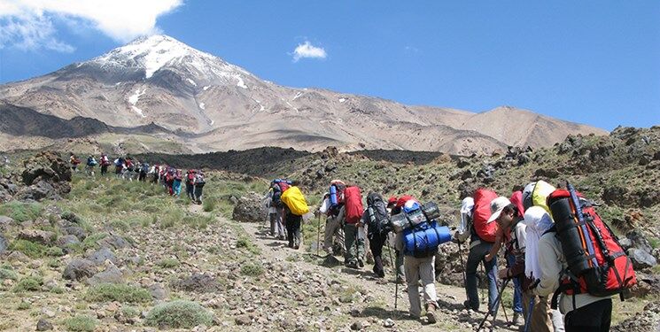 صعود ۶۵ کوهنورد خراسانی بر قله ۵۶۱۰ متری دماوند