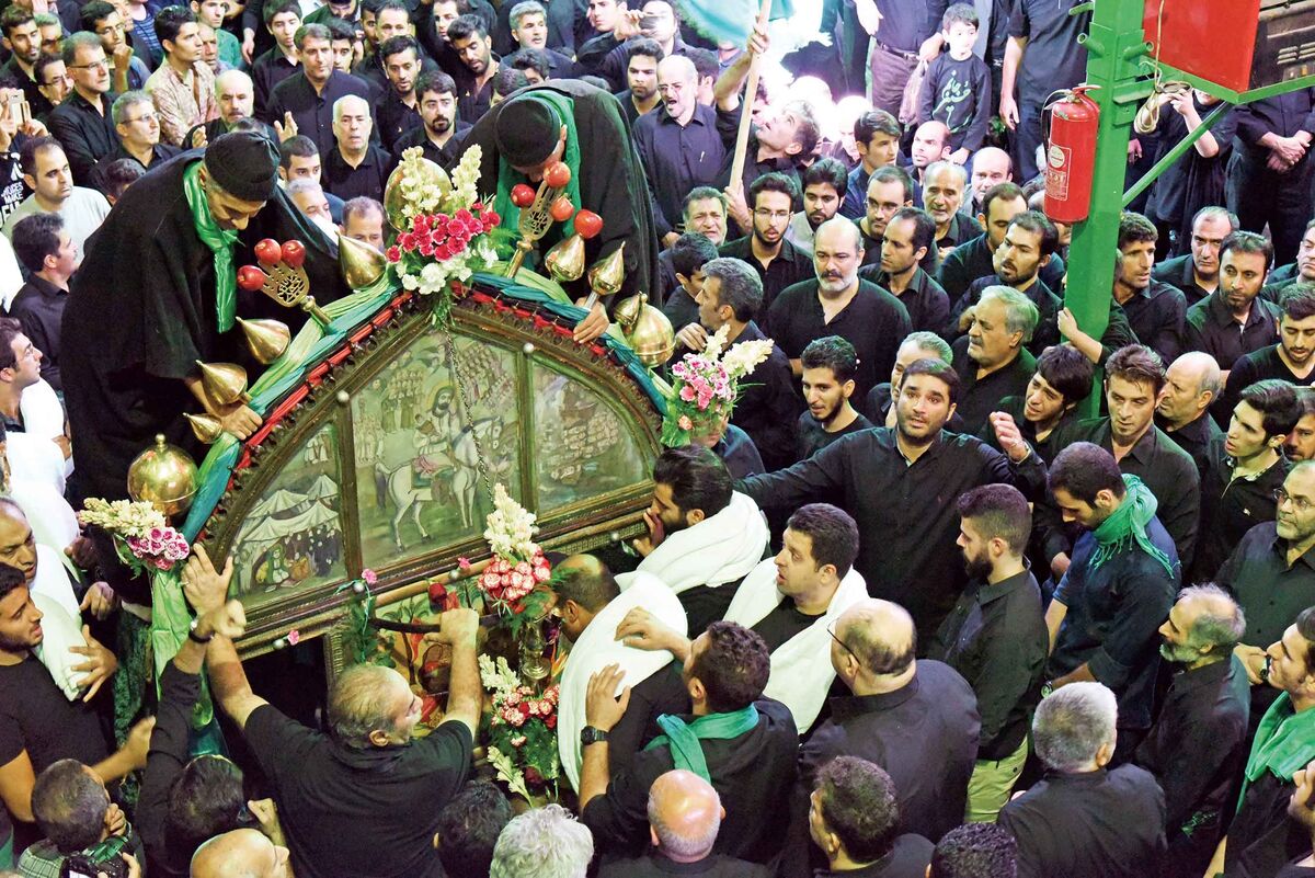 تکیهای در بازار با نذر قهوه / پیرغلامان تجریش از ۱۵۰سال عزاداری سیدالشهدا (ع) در این محله از پایتخت میگویند