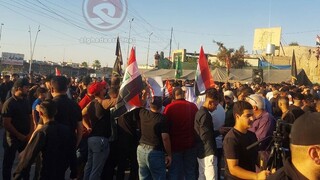 تظاهرات گسترده عراقی‌ها در حمایت از قرآن کریم/ تظاهرات‌کنندگان پرچم سوئد را آتش زدند