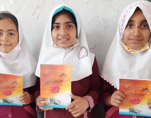 گفتوگو با معلمی که هم تعویض لاستیک ماشین را به دانشآموزانش یاد میدهد هم نمایشنامهنویسی را/ کمبودها برای من نعمت است