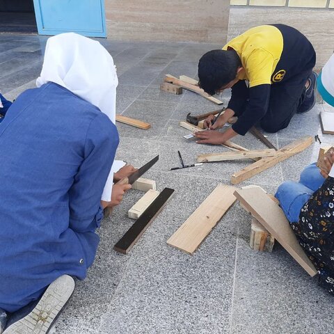 گفتوگو با معلمی که هم تعویض لاستیک ماشین را به دانشآموزانش یاد میدهد هم نمایشنامهنویسی را/ کمبودها برای من نعمت است