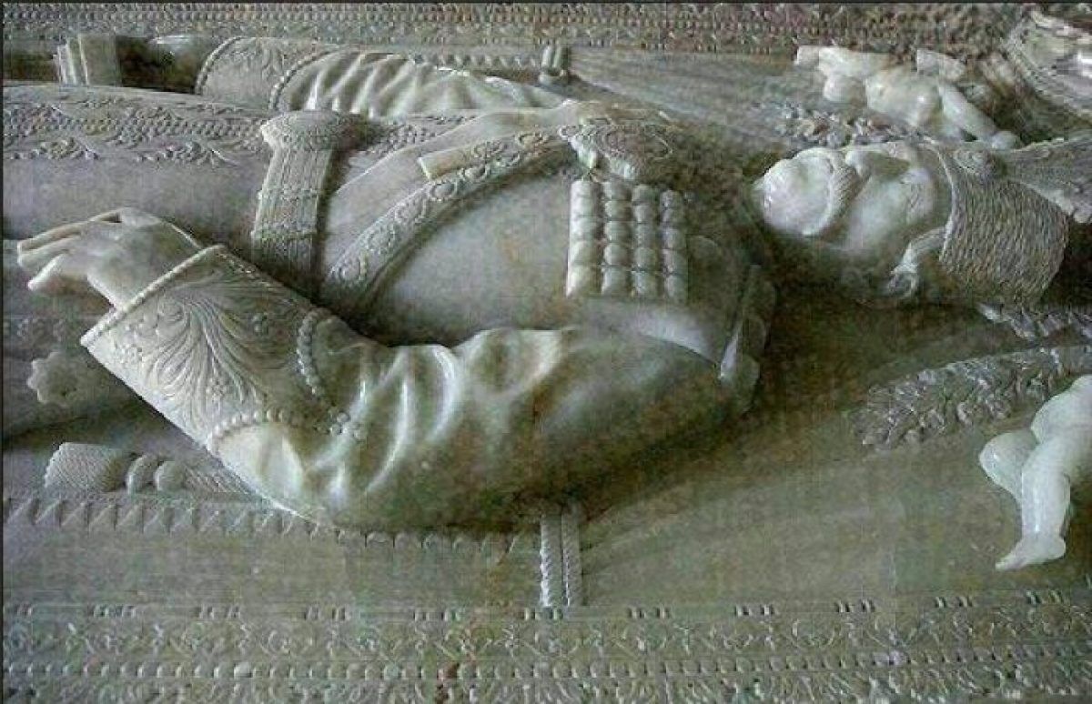 یک اظهار نظر درباره انتقال سنگ قبر کاخ گلستان؛ سنگ قبر ناصرالدین شاه کجا بماند؟