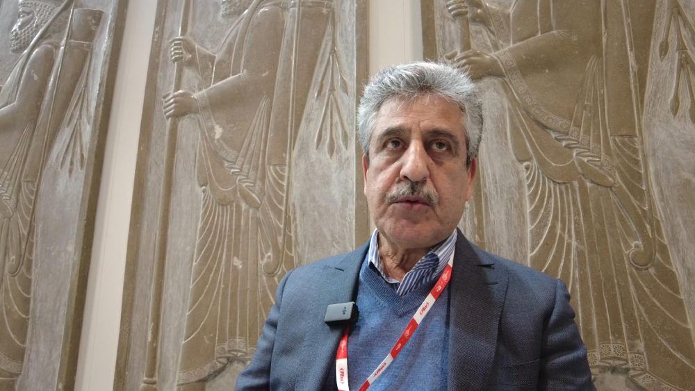 گردشگران چینی و روس اهل خرید نیستند/ با چینی‌ها، روس‌ها و عراقی‌ها نمی‌توان به جذب ۱۵ میلیون گردشگر رسید